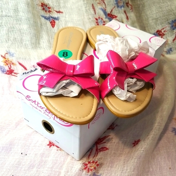 Sotto Sopra Shoes - Sotto Sopra Hot Pink Patent Leather Flat Sandals NWT never worn
